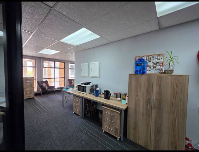 120M² OFFICE TO LET IN LANGENHOVENPARK